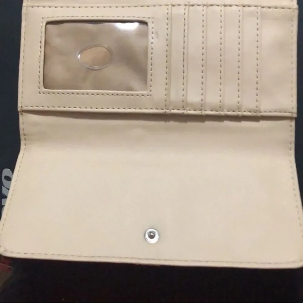 Guess wallet black white